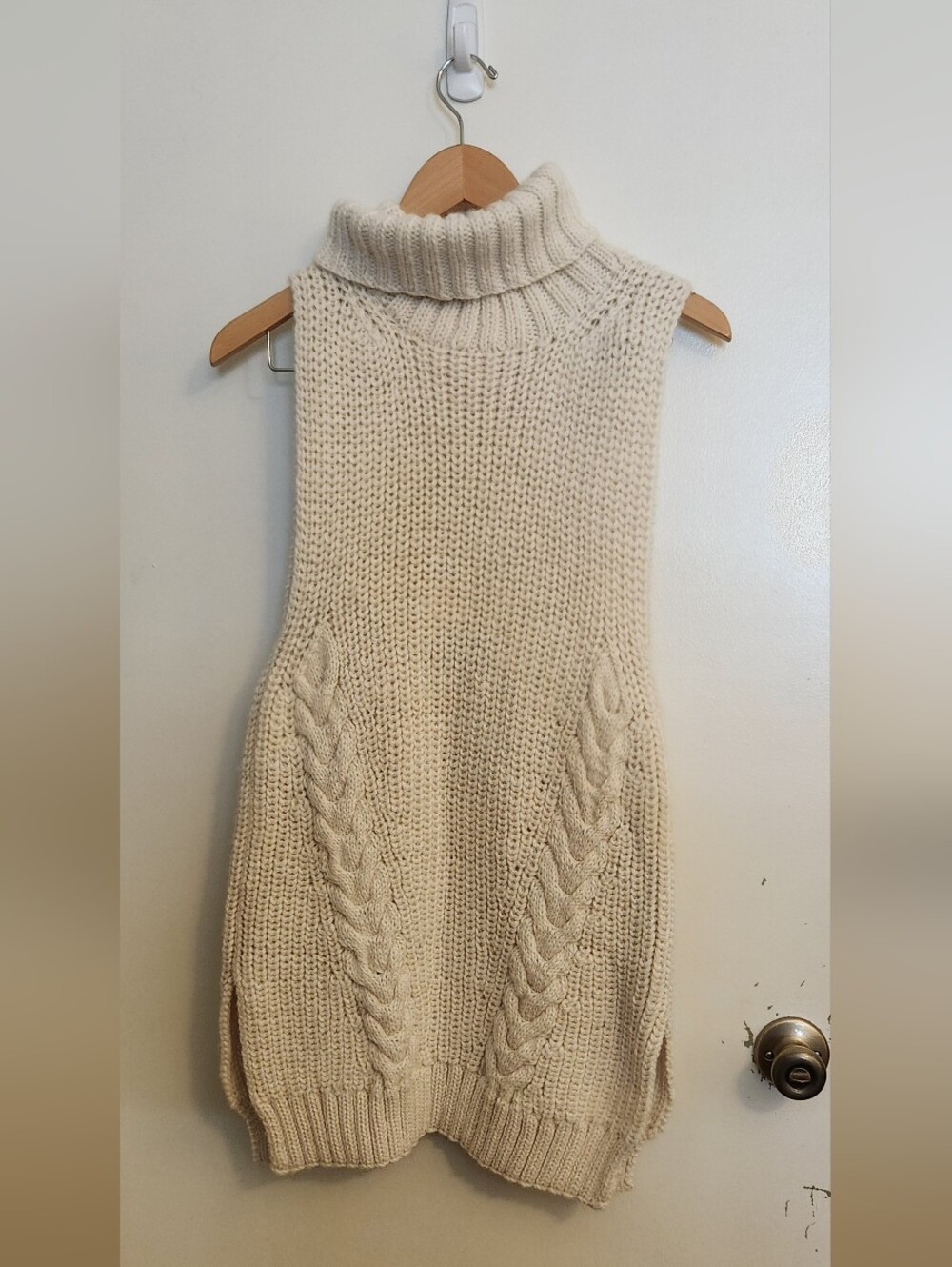Chunky Cable Knit Sleeveless Tunic - Cream